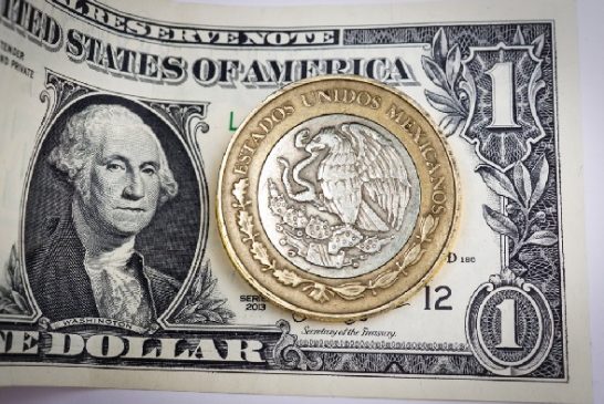 Peso mexicano en nuevo mejor nivel desde agosto tras dato de inflación local