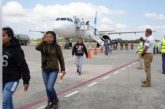 Avión aterriza en Tapachula con 122 migrantes mexicanos deportados de EU