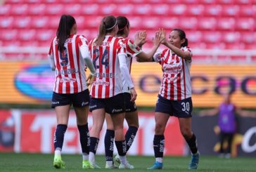 Chivas femenil golea 3-0 al Puebla y asegura su lugar en la liguilla