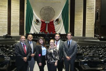 Acerca Noemí Luna a estudiantes zacatecanos al ejercicio legislativo