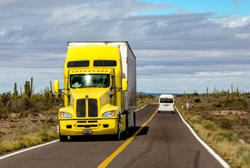 Refuerzan supervisión a camiones de carga en carreteras del país