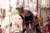 El ciclista mexicano Isaac del Toro hace historia; lidera el Giro de Italia