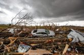 Reportan al menos 25 muertos por fuertes tornados en Kentucky y Misuri