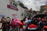 Protestan maestros frente a las instalaciones del INE en Guerrero