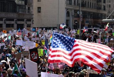 Miles en EU se suman a concentraciones de protesta ante postura agresiva de Trump