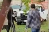 Hombre dispara y embiste a dos mujeres tras pelea por terreno