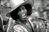 Sly Stone, líder de los revolucionarios del funk Sly and the Family Stone, muere a los 82 años