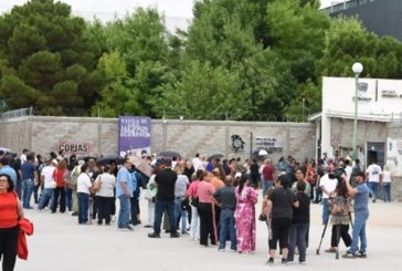 Cientos de personas exigen respuestas en la Fiscalía de Chihuahua, tras hallazgo de cuerpos en Cd. Juárez