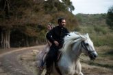 La película “Buen salvaje” mezcla la narcocultura y la relación México-Estados Unidos con la farsa