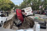 Se abre socavón en Guadalajara; cuatro lesionados