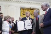 Cárteles ejercen “tremendo control” sobre México: Trump; firma ley contra fentanilo