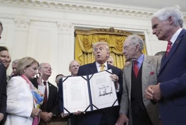 Cárteles ejercen “tremendo control” sobre México: Trump; firma ley contra fentanilo