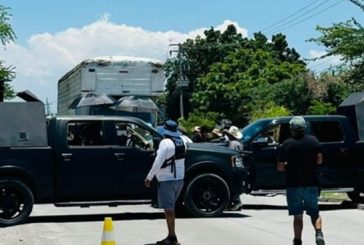 Hombres armados y vehículos blindados alarman a Tequesquitengo; funcionaria omite aviso de filmación